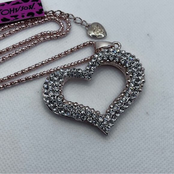 Betsey Johnson Jewelry - NECKLACE! Betsey Johnson Crystal Heart Pendant w/ “Rosegold” chain BNWT